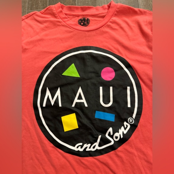 Maui and Sons Tshirt - Picture 2 of 3